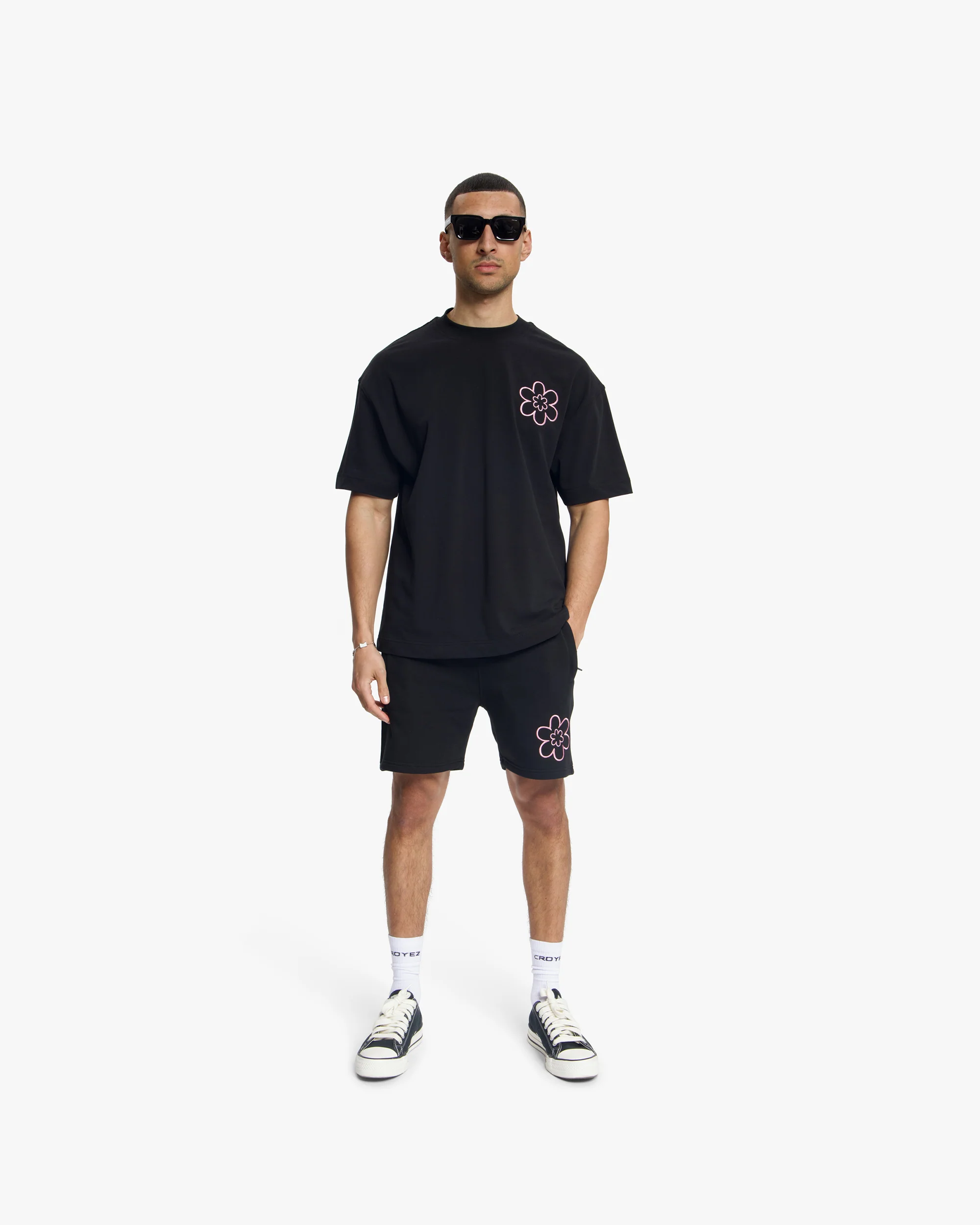 Croyez Contour De La Fleur T-Shirt | Black - Image 5